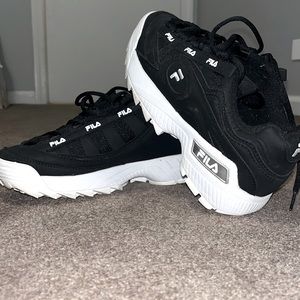 These are chunky fila, size 7.5 in women